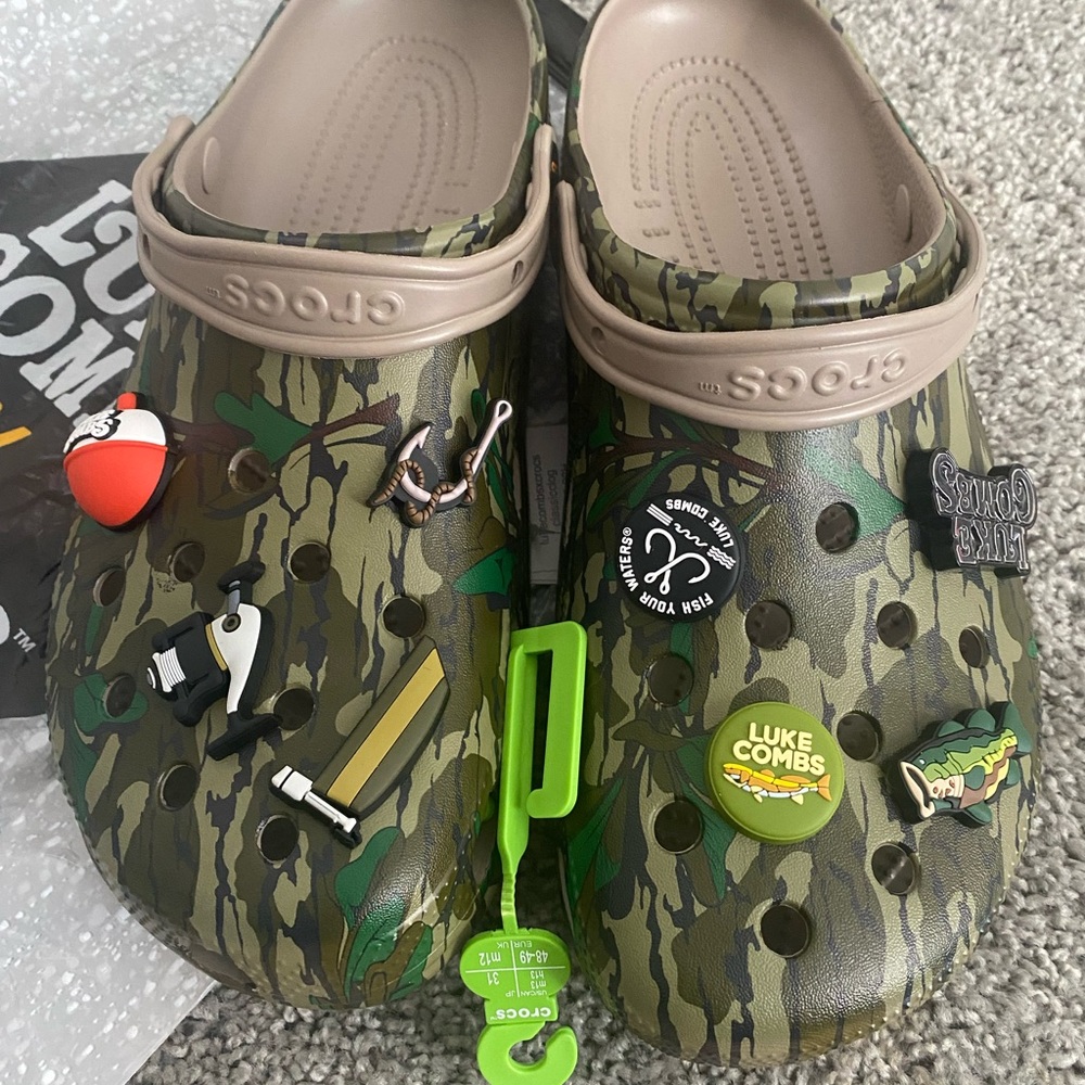 NWT Mens Luke Combs Crocs